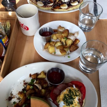 Eats - Ham and tomato Benedict with potatoes - American Near Me - San Francisco, California Eats - Ham and tomato Benedict with potatoes - American Near Me - San Francisco, California