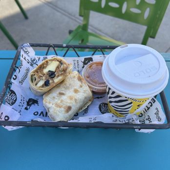 Colectivo Coffee Lincoln Park - Famous Chorizo Burrito - Breakfast & Brunch Near Me - Chicago, Illinois