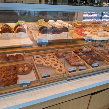 Paris Baguette - Self serve pastries - Bakeries Near Me - Coquitlam, British Columbia