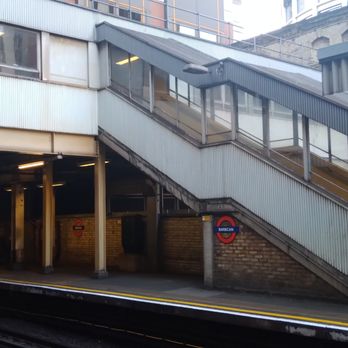 Barbican Tube Station - Concourse from Platform - Public Transportation Near Me - Barbican, XGL