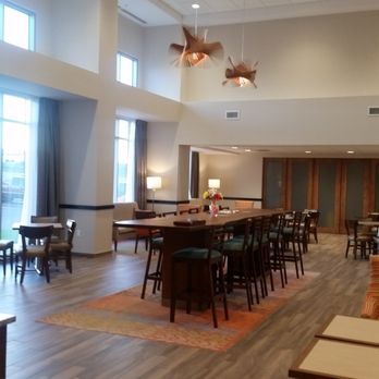 Hampton Inn & Suites by Hilton Truro - Area used to eat breakfast - Hotels Near Me - Millbrook, Nova Scotia
