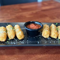 Little Italy Italian Bistro - Mozzarella sticks