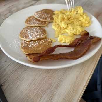 Wickies Lighthouse Restaurant - Sand dollar pancakes - Diners Near Me - Sanibel, Florida