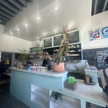 Main Squeeze - inside - Juice Bars & Smoothies Near Me - Santa Monica, California Main Squeeze - inside - Juice Bars & Smoothies Near Me - Santa Monica, California