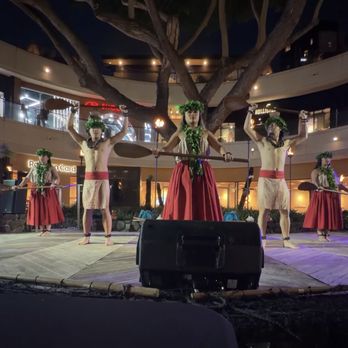 Queens Waikiki Luau - cultural performance - Dinner Theater Near Me - Honolulu, Hawaii Queens Waikiki Luau - cultural performance - Dinner Theater Near Me - Honolulu, Hawaii