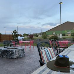 Elements Kitchen Plus Bar - Outside dining patio