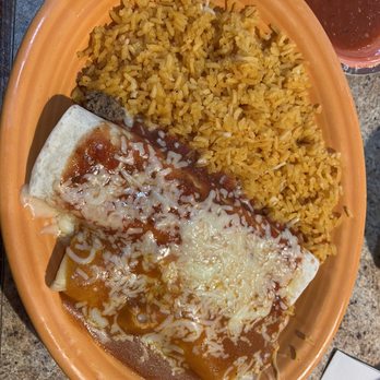 El Vallarta Mexican Restaurant - Lunch special #9 Beef burrito, chicken enchilada and rice - Mexican Near Me - Danville, Virginia