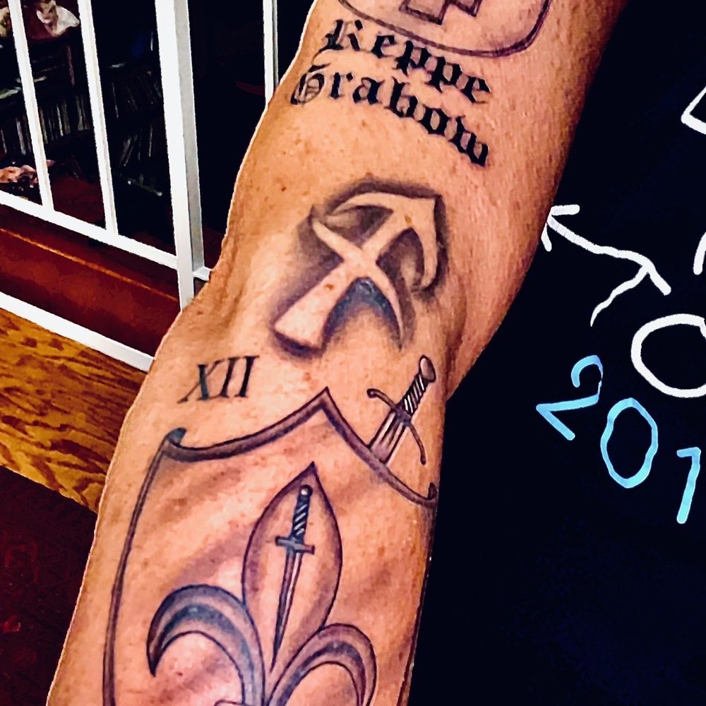 Heraldry tattoos by Andrew. Phenomenal stuff. Heraldry tattoos by Andrew. Phenomenal stuff.