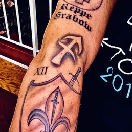Heraldry tattoos by Andrew. Phenomenal stuff. Heraldry tattoos by Andrew. Phenomenal stuff.