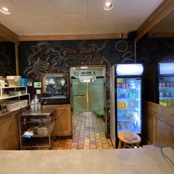 Comptoir Plaza Créole - Inside counter.