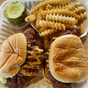 Dave's Hot Chicken - Two sliders and fries - Chicken Shop Near Me - Wayne, New Jersey