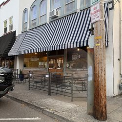 Cedar Street Bagel - Plenty of parking in front of