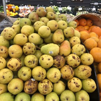 Smart & Final Extra! - a pile of pears and oranges - Grocery Near Me - Las Vegas, Nevada