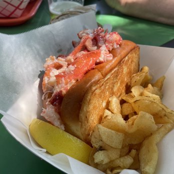 Bite Into Maine - Connecticut style - Seafood Near Me - Cape Elizabeth, Maine
