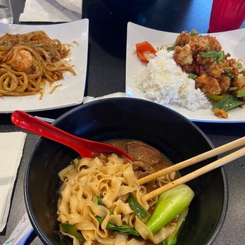 Fusion Tea Lounge - Beef noodle soup The General U-don Noodz- pork - Bubble Tea Near Me - Tempe, Arizona