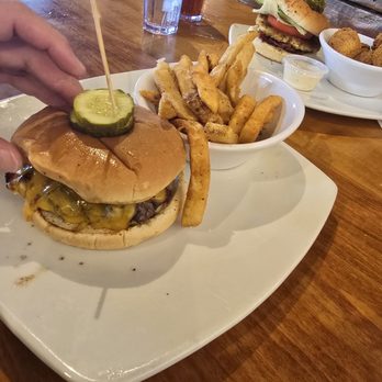 Fiddlers - Seafood Near Me - St. Simons, Georgia