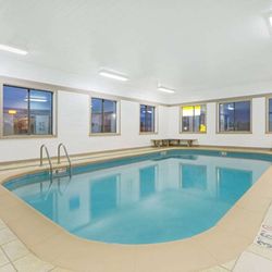 Super 8 by Wyndham Fairfield - Pool