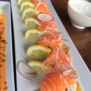 Shiki Sushi - Amazing salmon roll. - Sushi Bars Near Me - Studio City, California