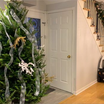 Roost Reno - a decorated christmas tree in a living room - Furniture Assembly Near Me - Toronto, Ontario Roost Reno - a decorated christmas tree in a living room - Furniture Assembly Near Me - Toronto, Ontario
