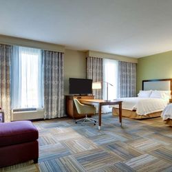 Hampton Inn & Suites Cordele - Guest room