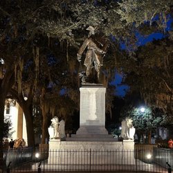 Mad Cat Tours - Statue of James Oglethorpe