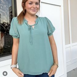 Salty Chic Boutique - A racist homophobic bully!