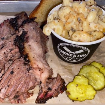 Smoke & Fire Social Eatery - 1/2 Lb Sliced Brisket with Mac - Comfort Food Near Me - Paramount, California