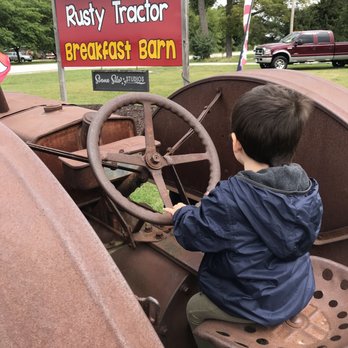 Rusty Tractor -Door County - Breakfast Barn - American Near Me - Egg Harbor, Wisconsin