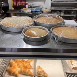 Maple Street Bakery - Smell the bakery goodness!
