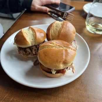Brix Tavern - Pearl District - Sliders - Sports Bars Near Me - Portland, Oregon