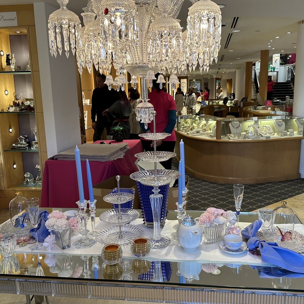 GEARYS Beverly Hills - Beautiful table setting display - Jewelry Near Me - Beverly Hills, California