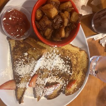 Ruby Sunshine Charlotte Southend - French toast and breakfast potatoes - Breakfast & Brunch Near Me - Charlotte, North Carolina Ruby Sunshine Charlotte Southend - French toast and breakfast potatoes - Breakfast & Brunch Near Me - Charlotte, North Carolina