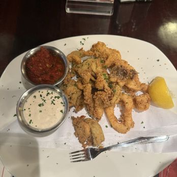 Pappadeaux Seafood Kitchen DFW - Calamari cooked perfect and great with the lemon aioli - Seafood Near Me - DFW Airport, Texas Pappadeaux Seafood Kitchen DFW - Calamari cooked perfect and great with the lemon aioli - Seafood Near Me - DFW Airport, Texas