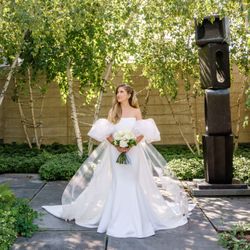 Nicole Dixon Photographic - Photo of bride in the courtyard of Columbus Museum of Art, Columbus, Ohio Wedding.