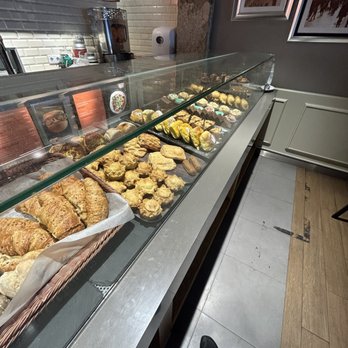 Jeronymo - Baked goods - Cafes Near Me - Lisbon, 11 Jeronymo - Baked goods - Cafes Near Me - Lisbon, 11
