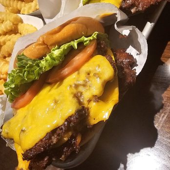 Shake Shack Vernon Hills - Burgers - Fast Food Near Me - Vernon Hills, Illinois