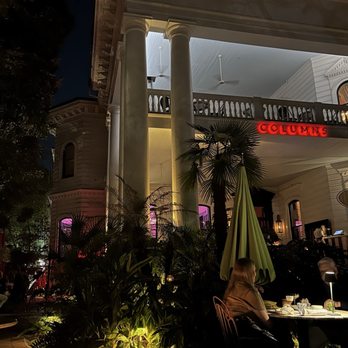 Columns - Outdoor patio - Hotels Near Me - New Orleans, Louisiana