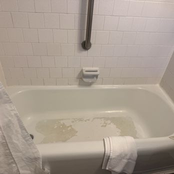 Hyannis Harbor Hotel - Our tub? :( - Hotels Near Me - Hyannis, Massachusetts Hyannis Harbor Hotel - Our tub? :( - Hotels Near Me - Hyannis, Massachusetts