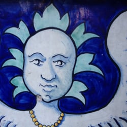 Palacio Cousiño - Mosaicos en el jardín de entrada. No sé qué es esto.