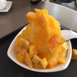 糖水甜品 - Crushed ice with mango is great!