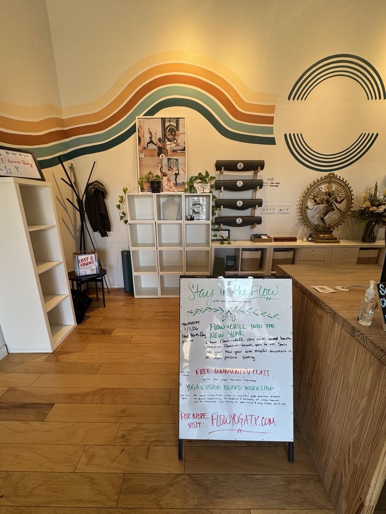 Flow Yoga - North Loop Logo