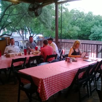 Stubb's Bar-B-Q - outdoor patio - Barbeque Near Me - Austin, Texas