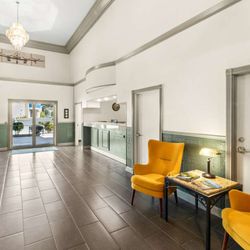 GuestHouse Kelso Longview - WAKELA Lobby
