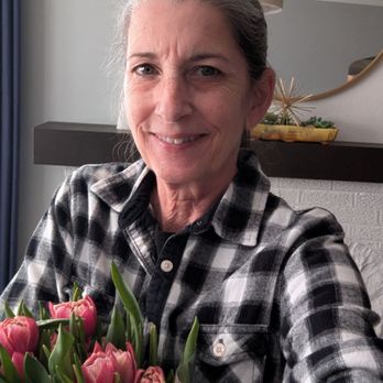 BloomsyBox - Valentine's flowers from my daughter - Florists Near Me - Miami, Florida