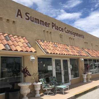 A Summer Place Consignment - Front of store - Home Decor Near Me - Deerfield Beach, Florida