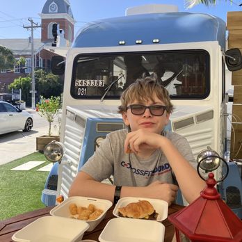 The Wandering Rooster - Burger, tater tots - Food Trucks Near Me - Key West, Florida