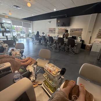 Colorway Nail Salon - Nail Salons Near Me - Chicago, Illinois Colorway Nail Salon - Nail Salons Near Me - Chicago, Illinois