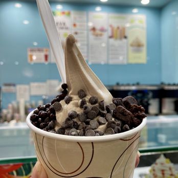 Pinkberry - chocolate hazelnut frozen yogurt swirl with dark chocolate crisps, chocolate chips, and brownie bites - Ice Cream & Frozen Yogurt Near Me - Palo Alto, California Pinkberry - chocolate hazelnut frozen yogurt swirl with dark chocolate crisps, chocolate chips, and brownie bites - Ice Cream & Frozen Yogurt Near Me - Palo Alto, California