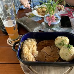 Altbayrische Schmankerlstube - Schweinebraten mit Knödel