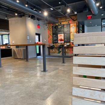 Shake Shack Short North - Vacant restaurant. Not much indoor seating due to Covid-19 I assume. - Fast Food Near Me - Columbus, Ohio